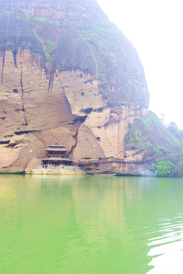 问道龙虎山，观“天下三绝”，“道教第一山”碧水丹霞入画来