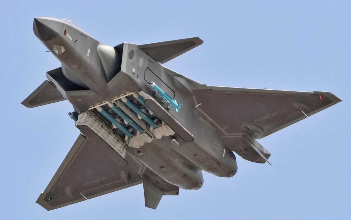 解放军有和f16战机抗衡的吗,f16能打歼20吗