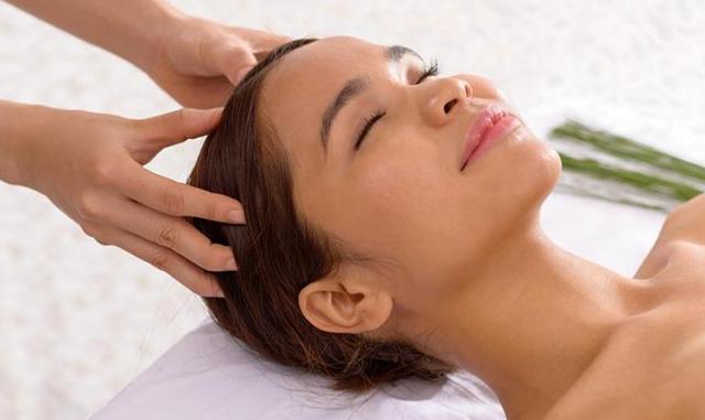 天天洗头还是很多头皮屑如何解决,天天洗头很多头皮屑什么原因