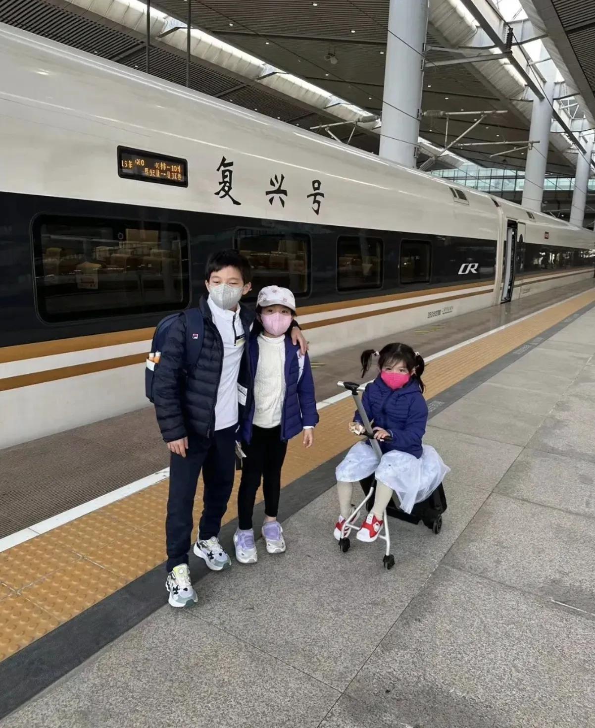 “跳水皇后”郭晶晶盛赞古城西安,郭晶晶带孩子西安游玩图片