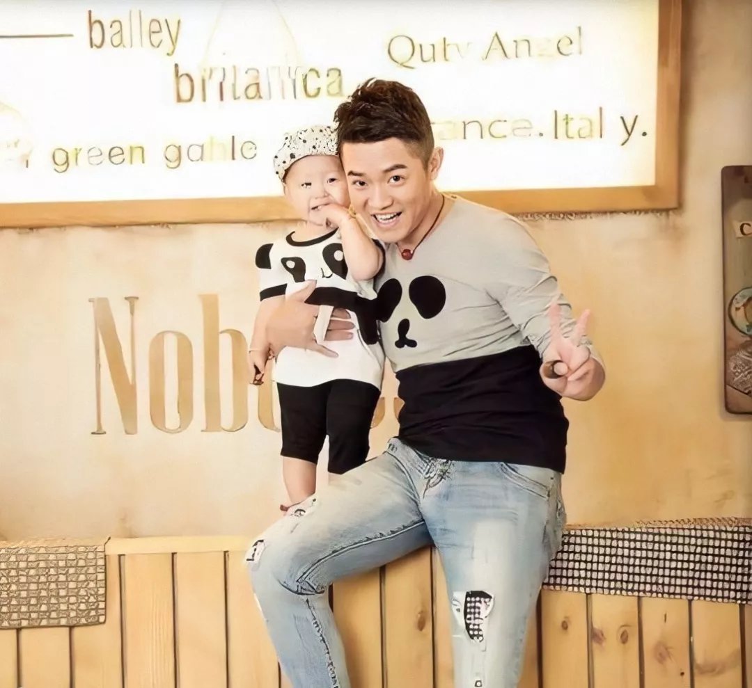 凤凰传奇24年前的约定五五分账,凤凰传奇凭什么五五分账