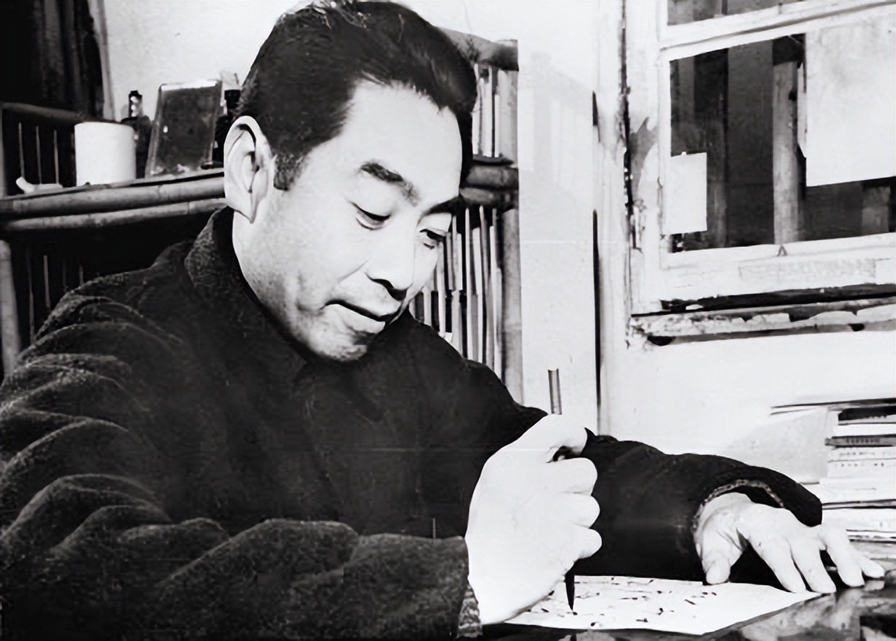 外交场合，有人突然喊“周恩来万岁”，周总理巧妙处理避免了麻烦