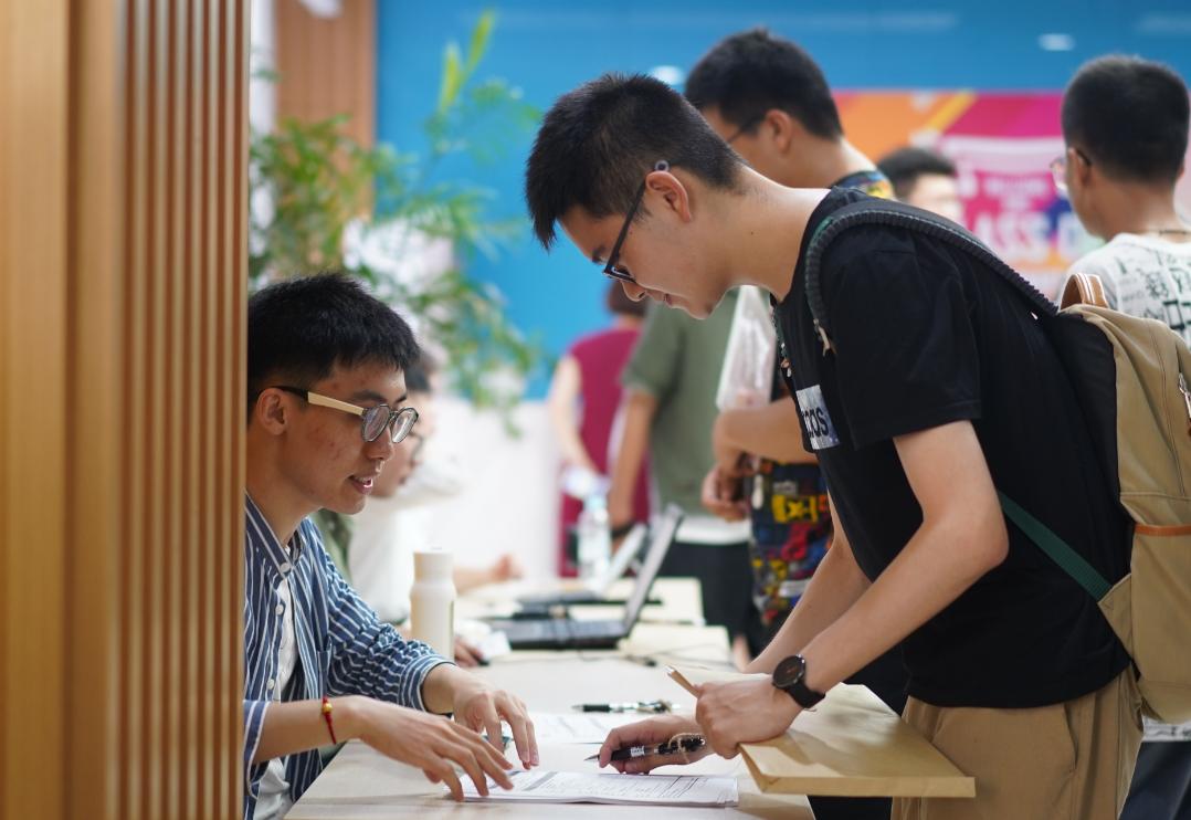 树立榜样人物、提升审美认知，对学生认知思维发展的促进作用