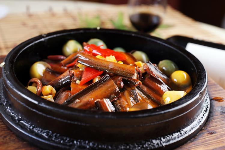 越南人用污泥加稻草怎么养黄鳝,越南人地下室可以养黄鳝吗