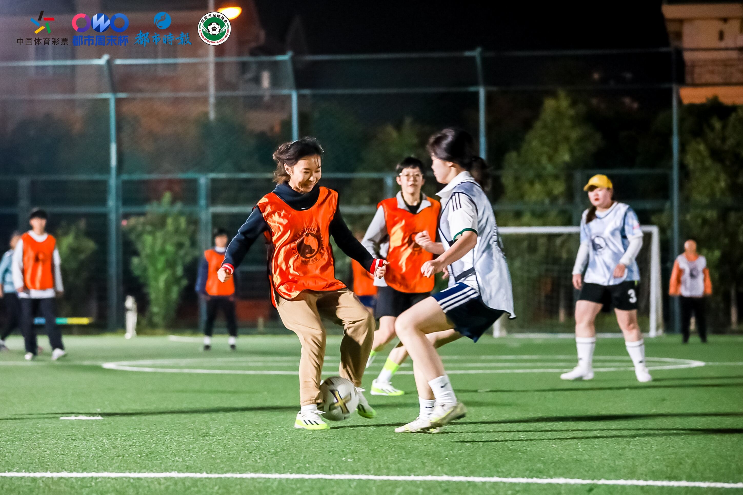 都市周末杯足球嘉年华“女孩足球日”：让热爱足球的女孩...