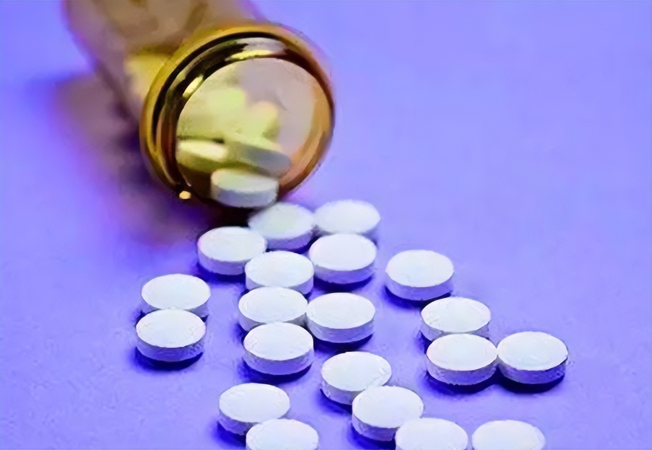 阿托伐他汀不能与什么食物同食,阿托伐他汀不能与哪些降压药同服