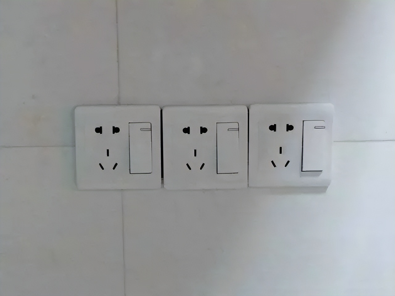 装修用什么牌子开关插座最好,家用装修开关插座哪个牌子比较好