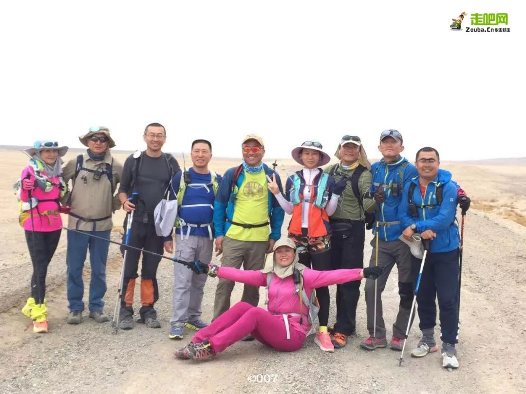 他16岁白手起家,立下十一个“亿”的目标,50岁已走过世界120国