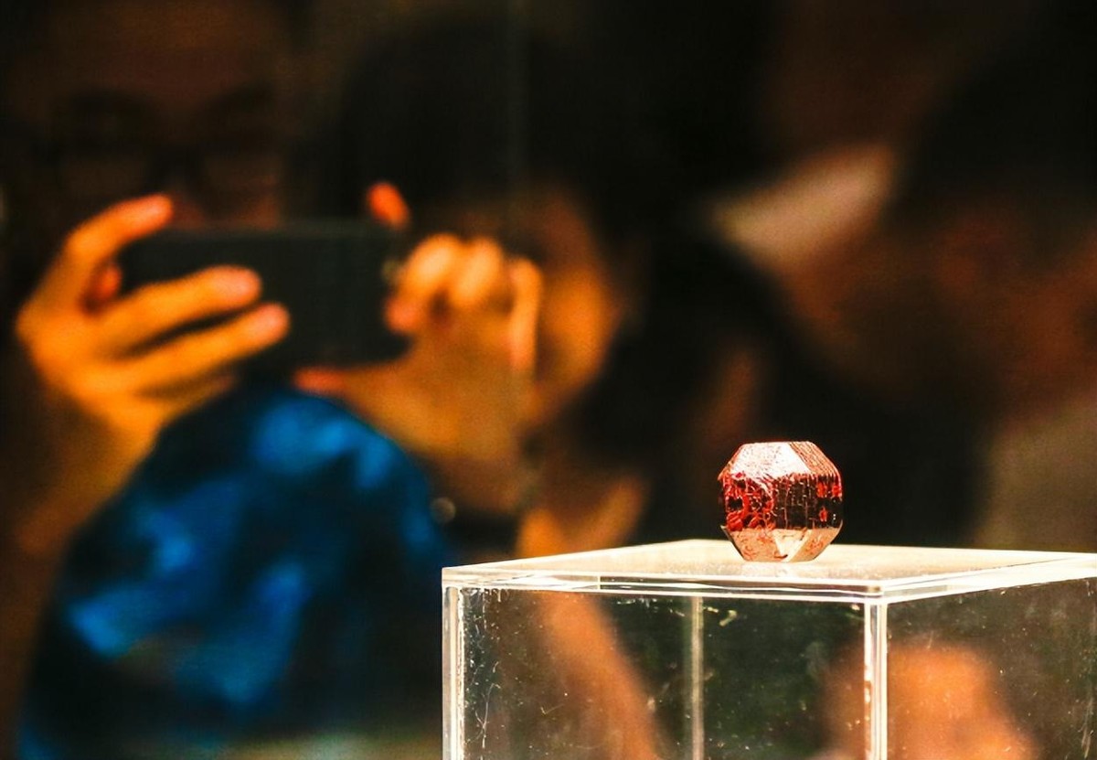 山上捡到奇怪石头鉴定,13岁少年捡到石头上交国家完整版