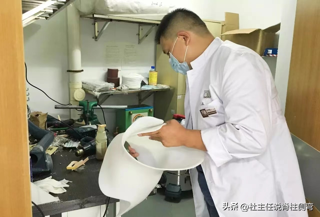 儿童侧弯10度怎么办,家长了解孩子侧弯危害性