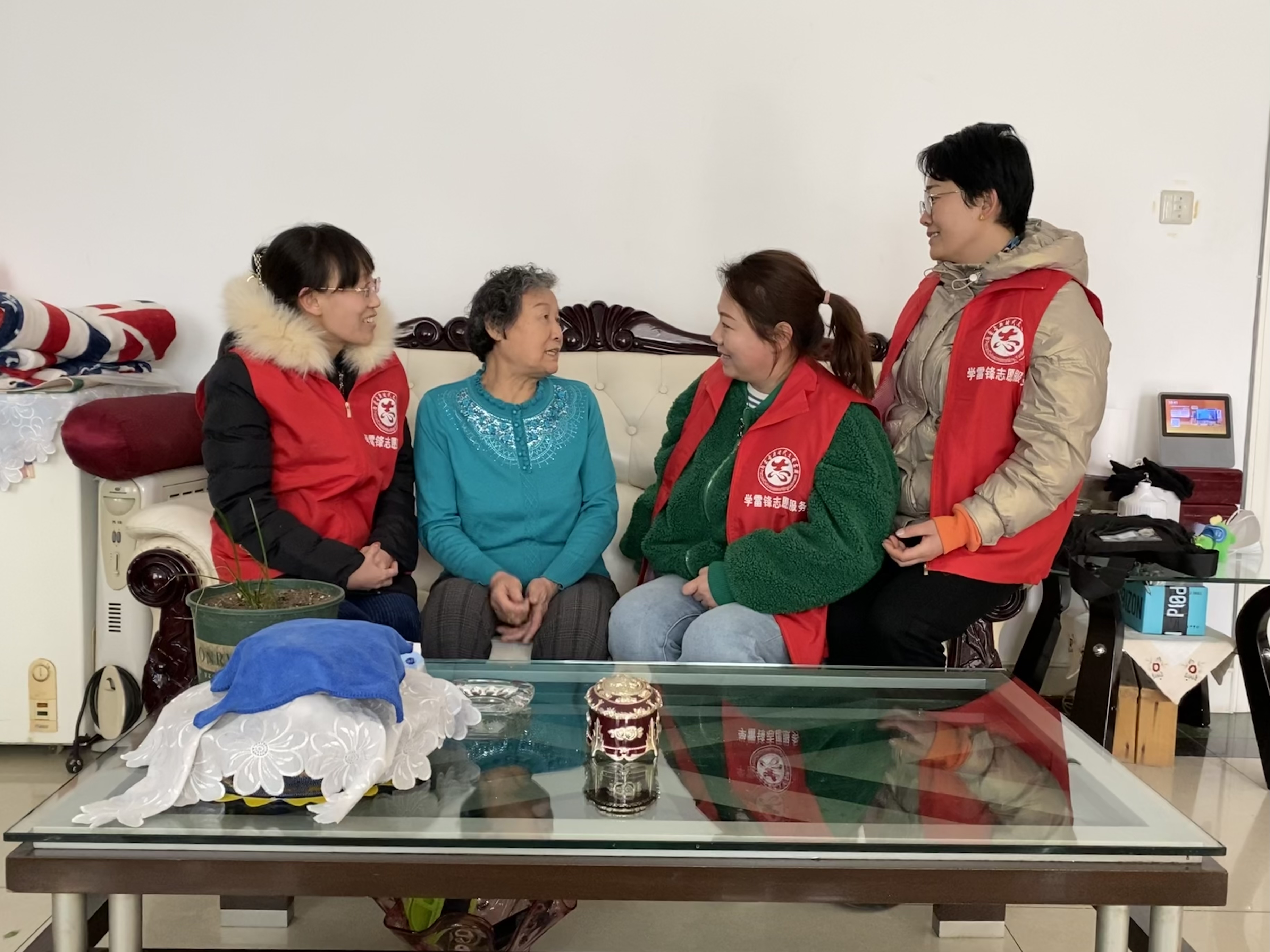 志愿服务不打烊真情帮扶暖人心,暖心小分队志愿服务暖民心