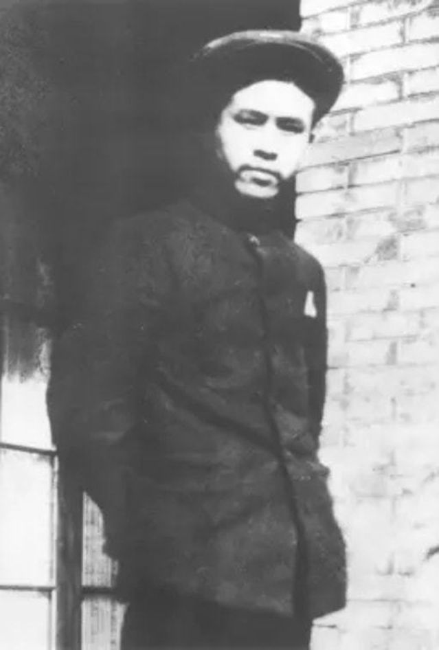 1949年开国大典，毛主席为何不让任弼时参加？背后原因令人泪目