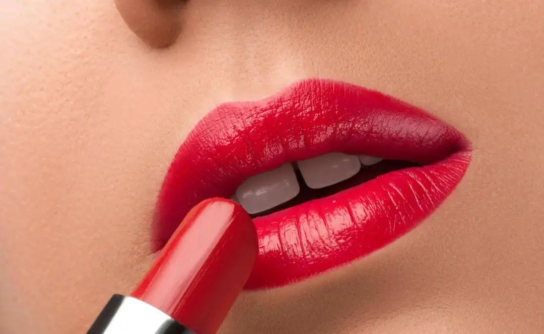 美瞳翻转,美瞳翻来翻去的