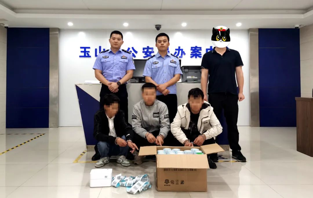 三名男子被拘留,三名男子被刑事拘留画面