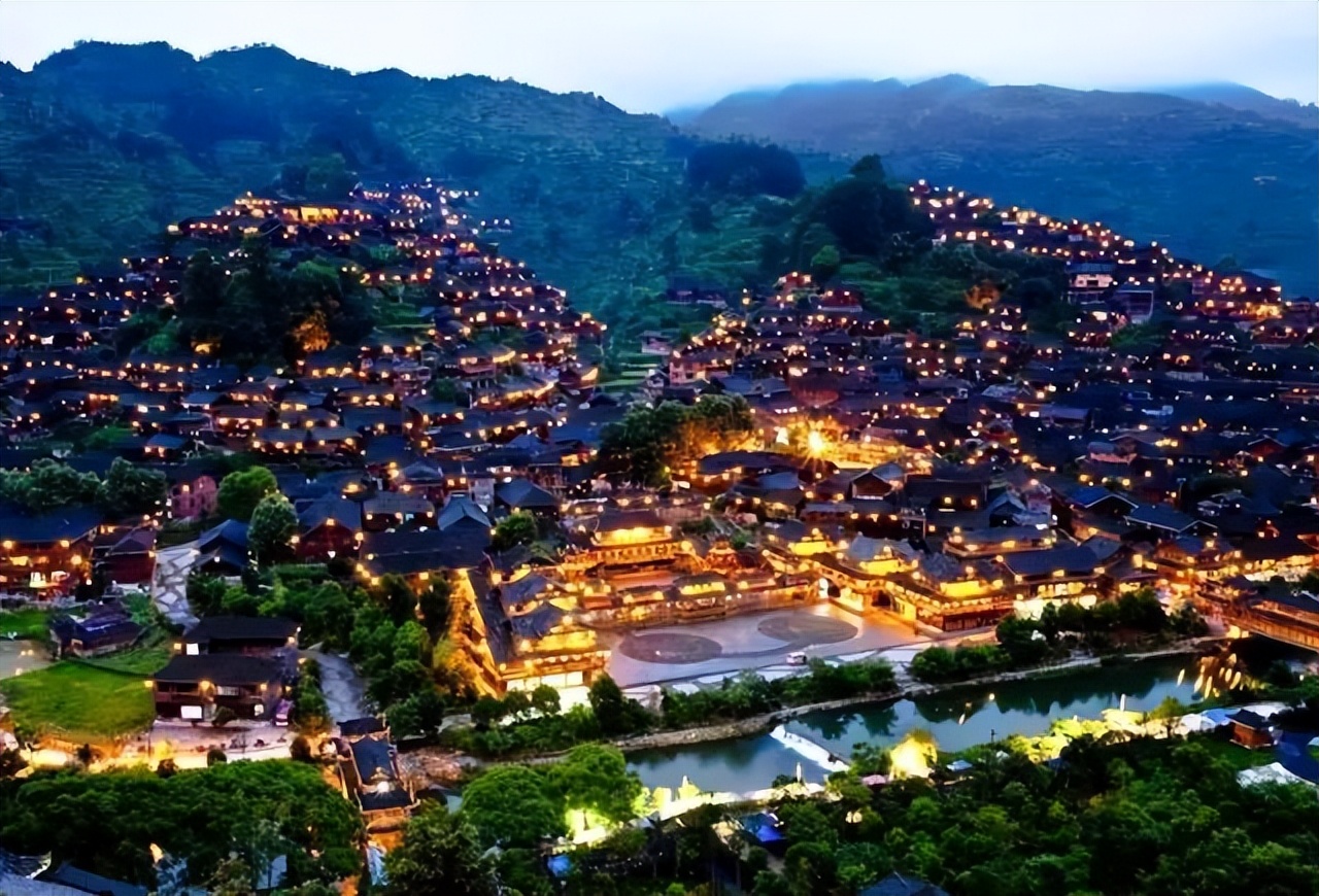 世界上最著名的十大古镇,云南著名古镇景点排名