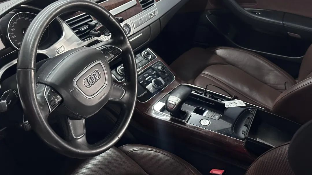 小伙100多万买宝马,小伙花了52万买了奥迪a8