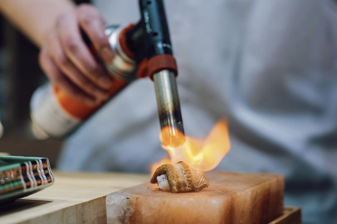 配备一星米其林黑珍珠餐厅,比米其林黑珍珠高端的餐厅