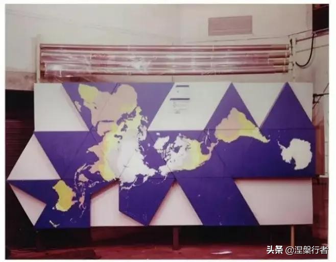 天生畸形却拥有传奇一生，被称为外星人的富勒，他的发明超越时代