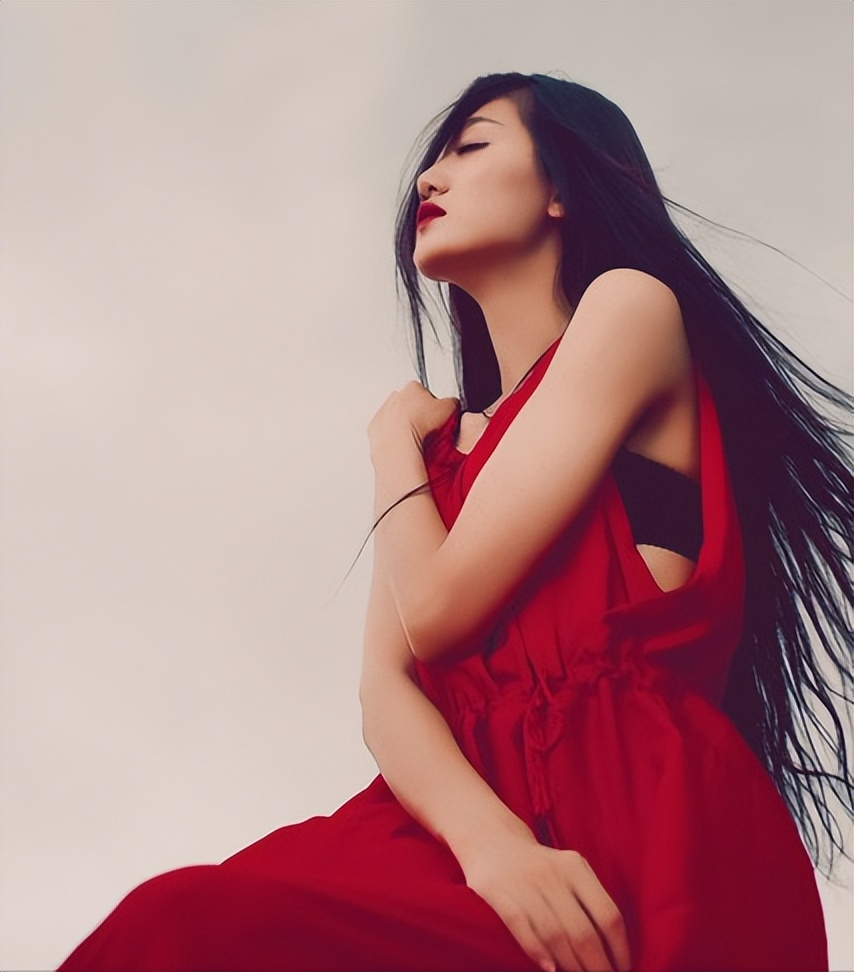 一家中古奢侈品店里的人生12集,一家中古奢侈品店的声色世界