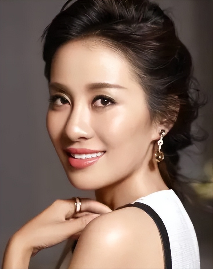 叶璇在抖音素颜,叶璇直播形象邋遢被吐槽挖鼻