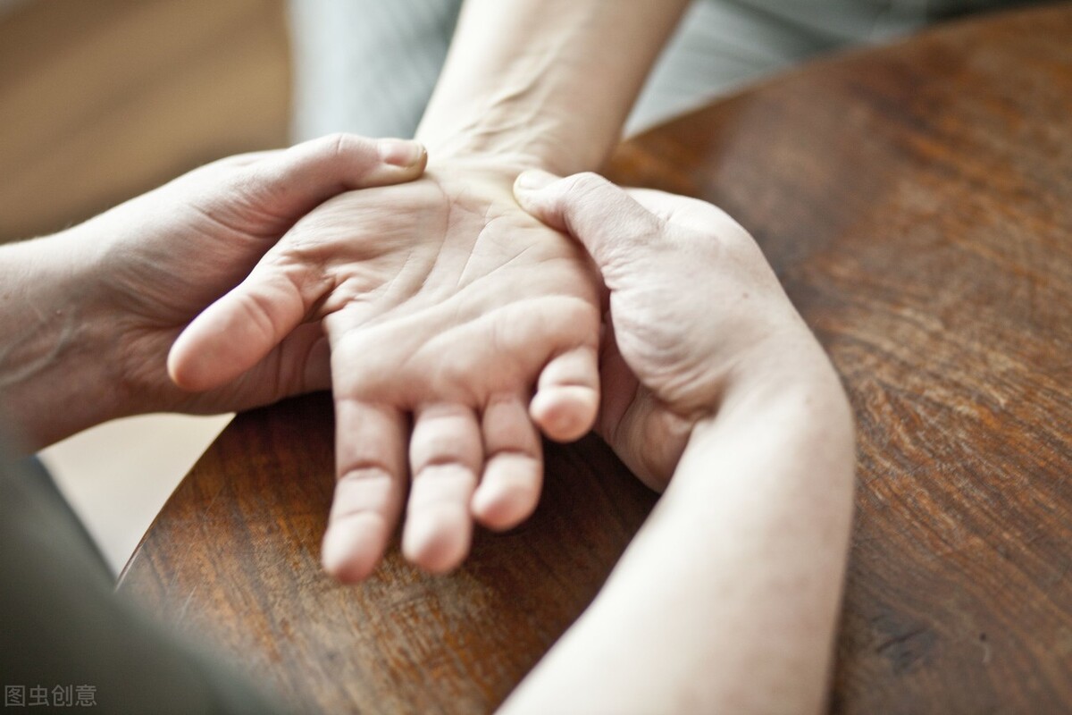 断掌一根线富贵不相欠啥意思,断掌三条线是什么意思