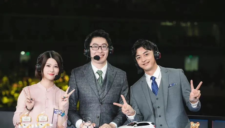 李佳航为国足发声图片,李佳航谈中国男足微博