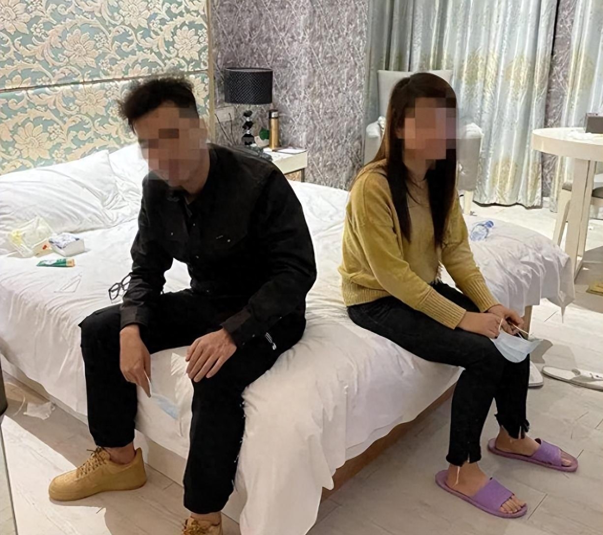 四川女子出轨被老公捉,女子在家和情人约会被抓