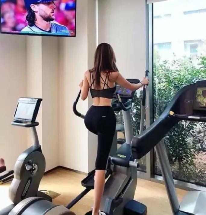 符合东方人审美的美女模特,全球顶级高颜值模特美女