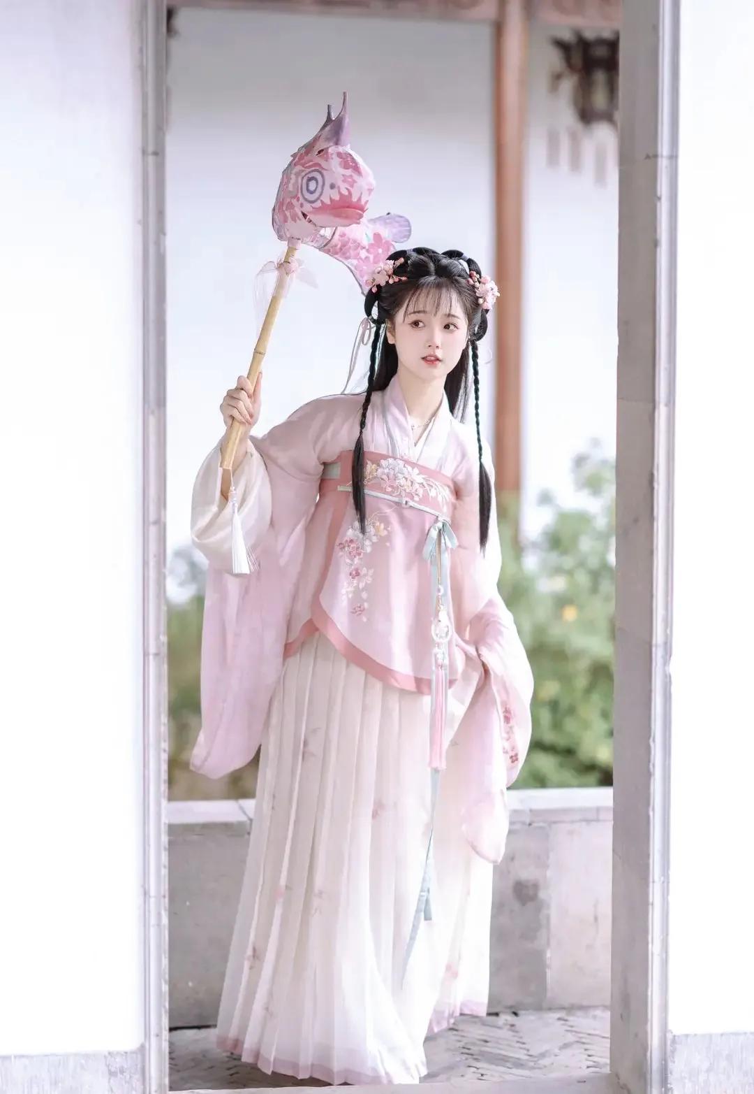 最美汉服惊艳世界,穿汉服惊艳全世界