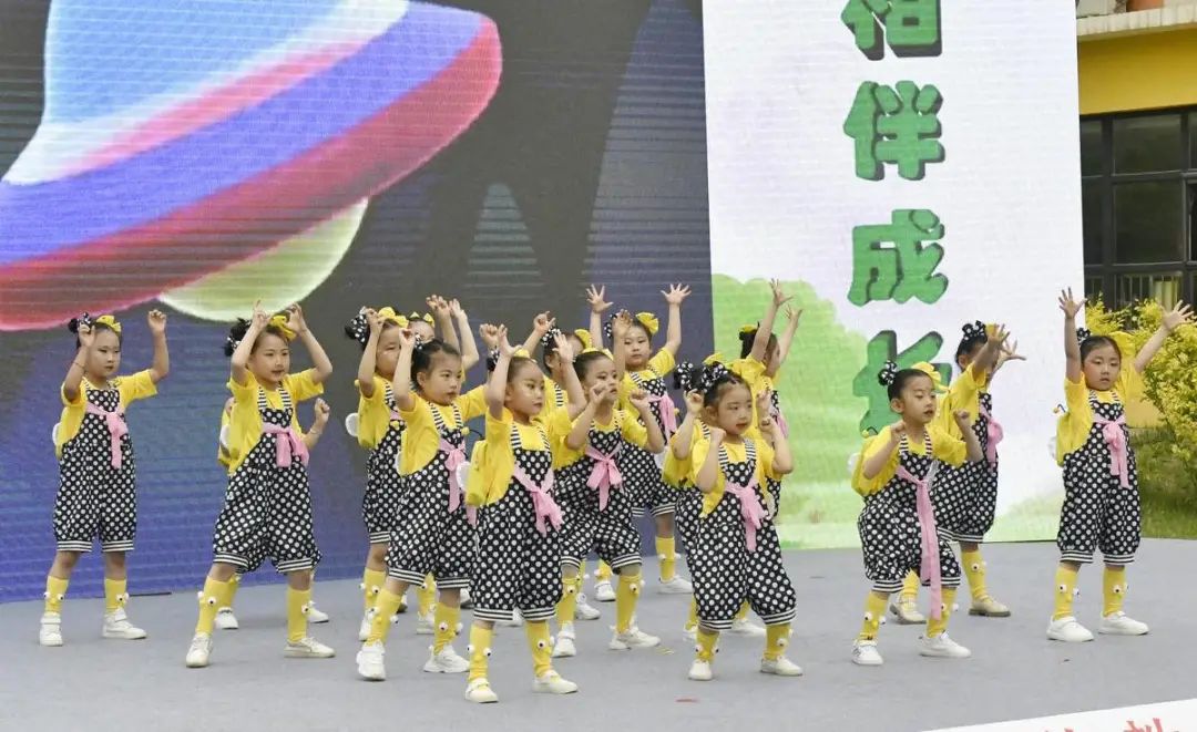 倾听儿童相伴成长学前教育宣传月,吕梁市学前教育宣传月