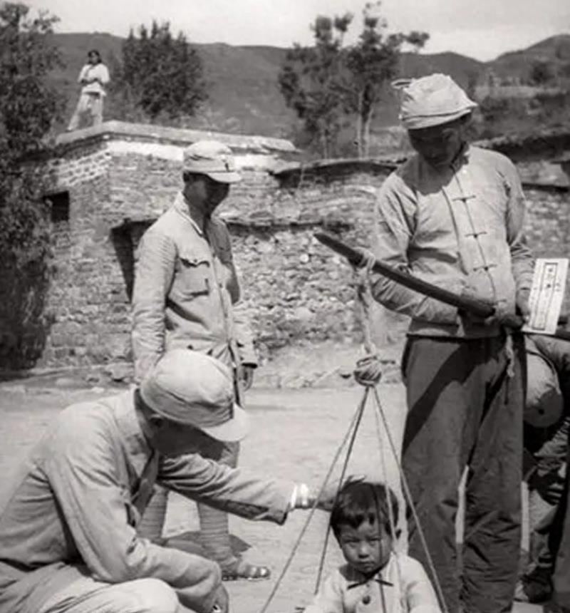 他曾参加八路军，1950年被*荣臻聂**下令枪决，1986年恢复名誉