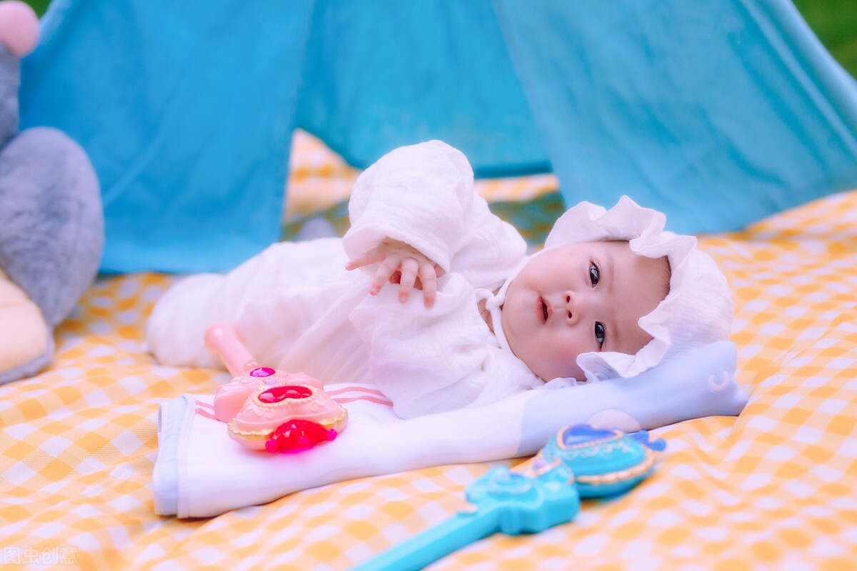 婴儿呛奶时的正确处理方法科普,婴儿呛奶正确的急救方法