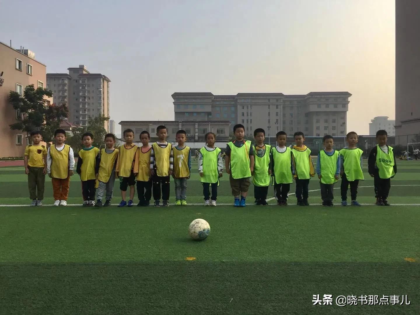 足球赛精彩瞬间作文,足球赛作文400字四年级