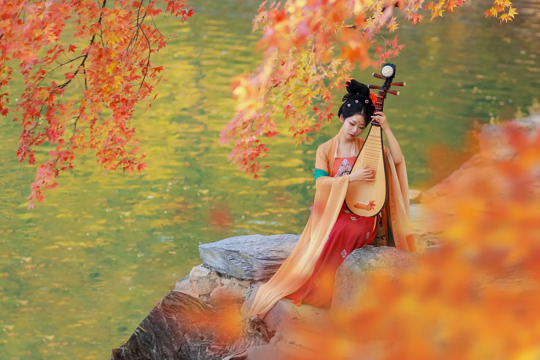 冷枫染红，霜叶流丹。不读这20首红叶诗词，辜负秋光烂漫