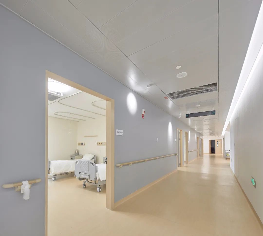 花园式医院设计效果图,医院空间设计简洁温馨