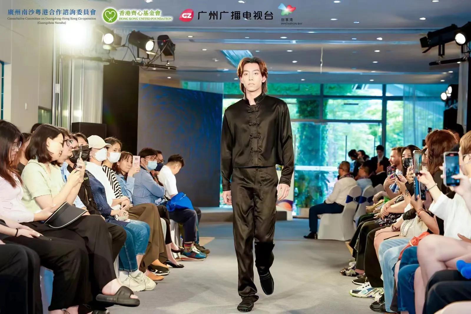 粤港青年办香云纱服饰展文化交流梁振英：为国风服饰创新添新动力