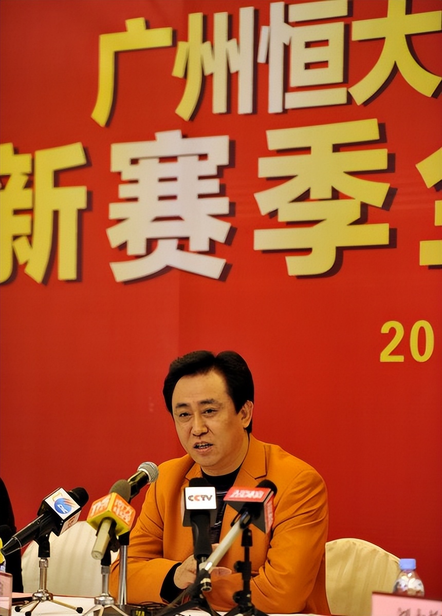 上港老总评价足球,恒大老板许家印和李嘉欣