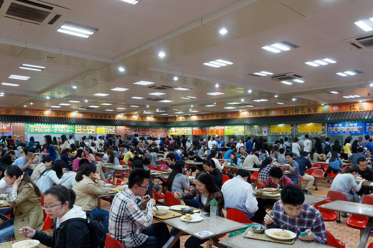 小中专只允许初中生考，大中专只允许高中生考，二者均属国家统招