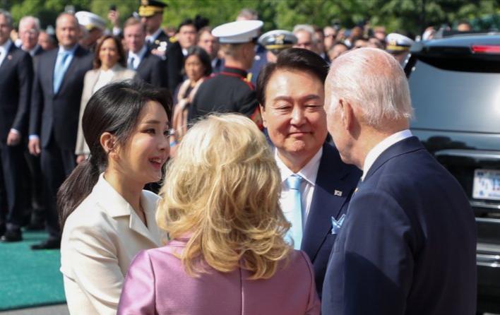 韩第一夫人穿搭,韩第一夫人照片