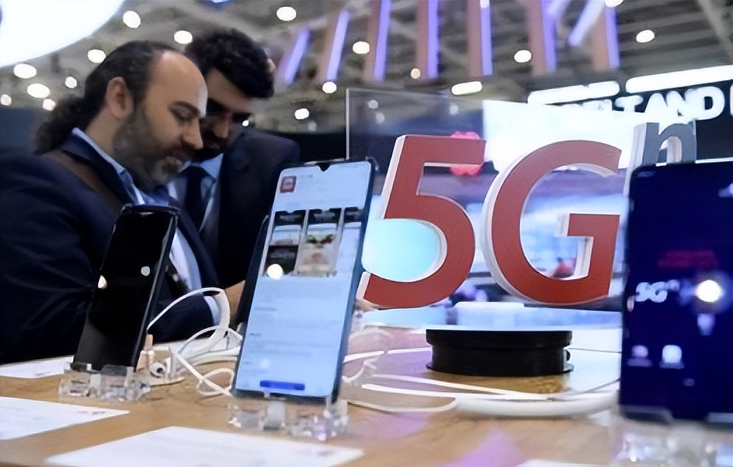 华为彻底“摊牌了”，两个消息传来，美媒：*压打**了个“寂寞”