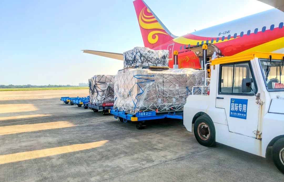 巴黎航线首航,巴黎航线免税品运抵海口