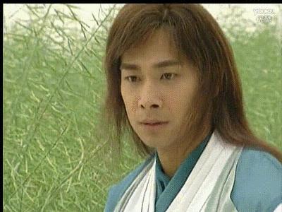 洒枸杞假装喷血、演尸体玩手机，这些穿帮镜头好敷衍，个个离谱