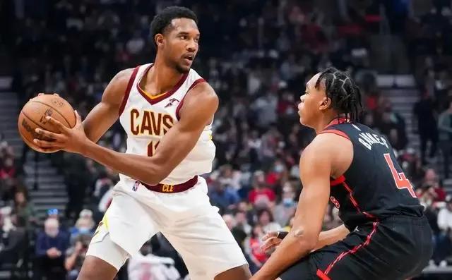 本赛季一鸣惊人的六大球星,哈利波顿低薪高能,福克斯华丽转身