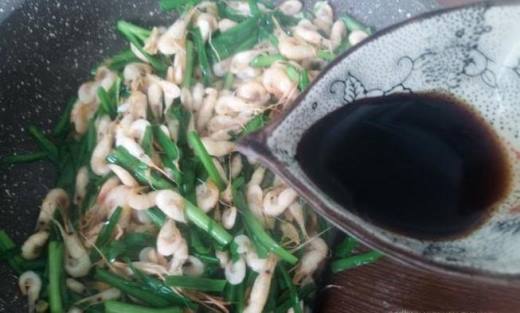 韭菜炒小河虾的做法教程,韭菜炒河虾正宗做法