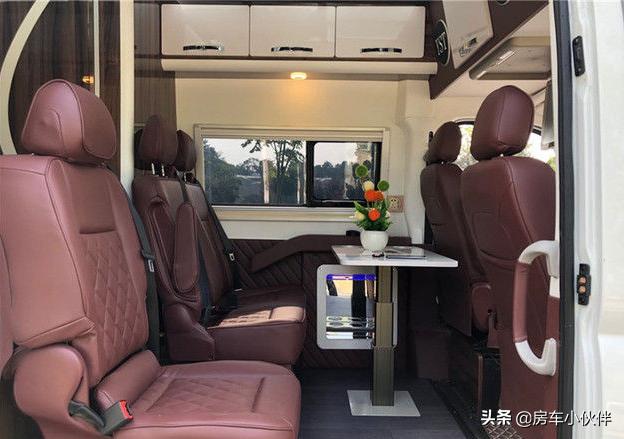 福特房车对比上汽大通原厂房车,高级福特房车改装案例