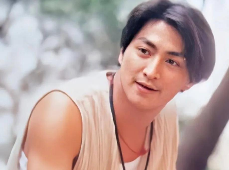 明明很帅自己却觉得很丑,明明很帅却打扮很丑