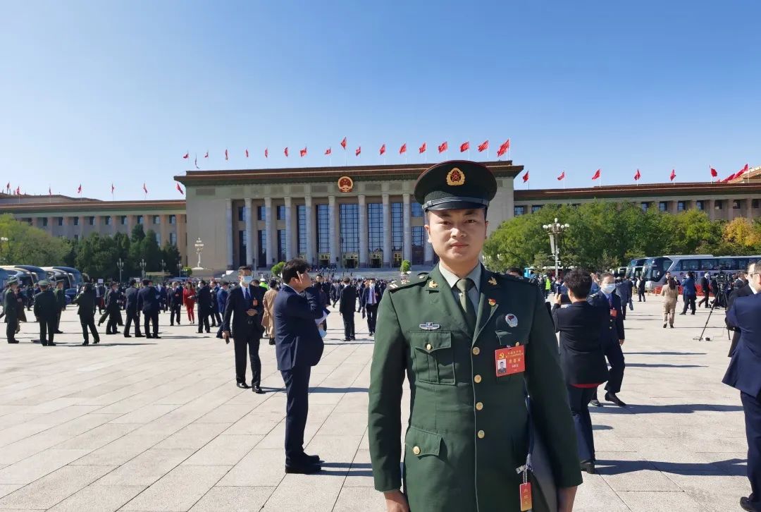 了不起的中国军人丨二十大代表向跃东：一路风驰电掣，只因心中有梦