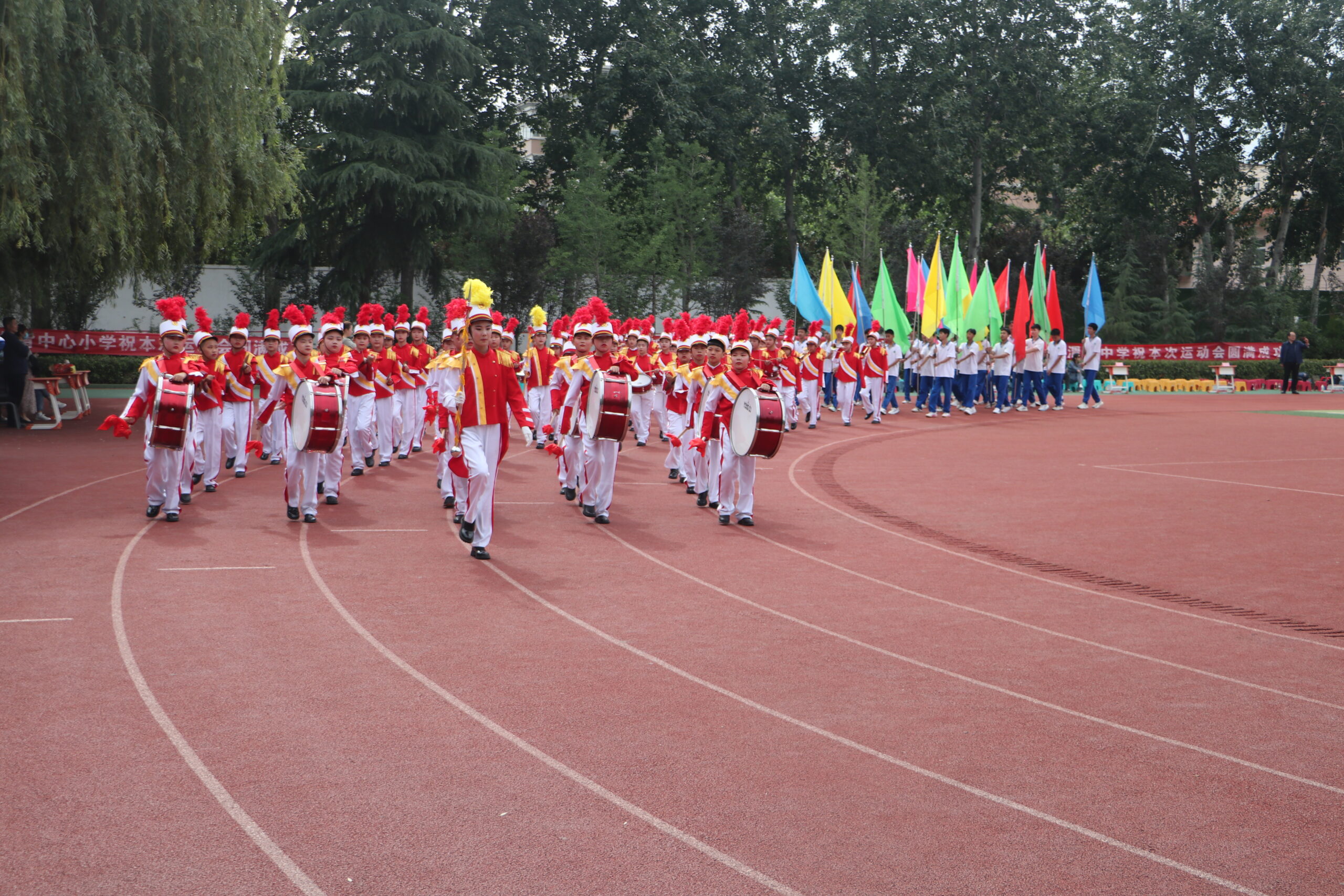 渭南高新小学参加全区第十届中小学生春季田径运动会开幕式