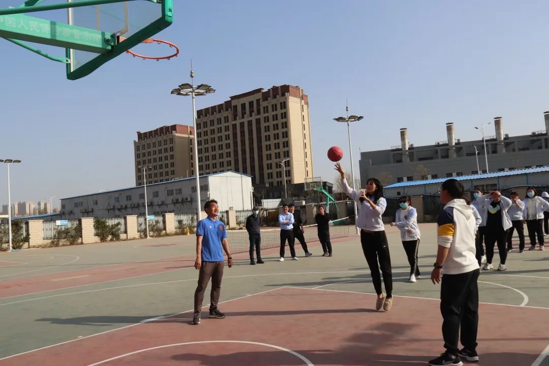 趣味运动会，精彩半边天——惠济区江山路中心学校举行三八节活动