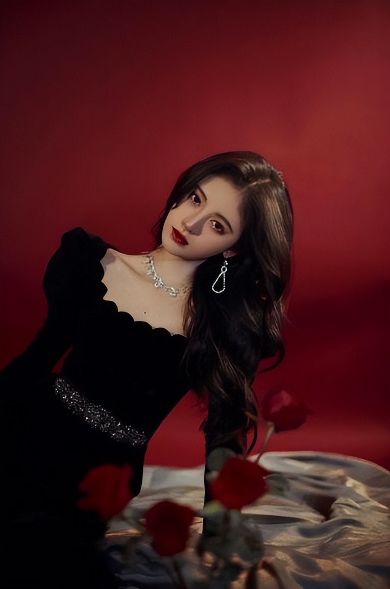 心机女孩鞠婧祎:被潘玮柏刁难拒绝王思聪求爱,整容遭贾玲内涵